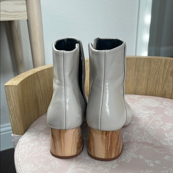 Elegant White Ankle Boots - Picture 4 of 6